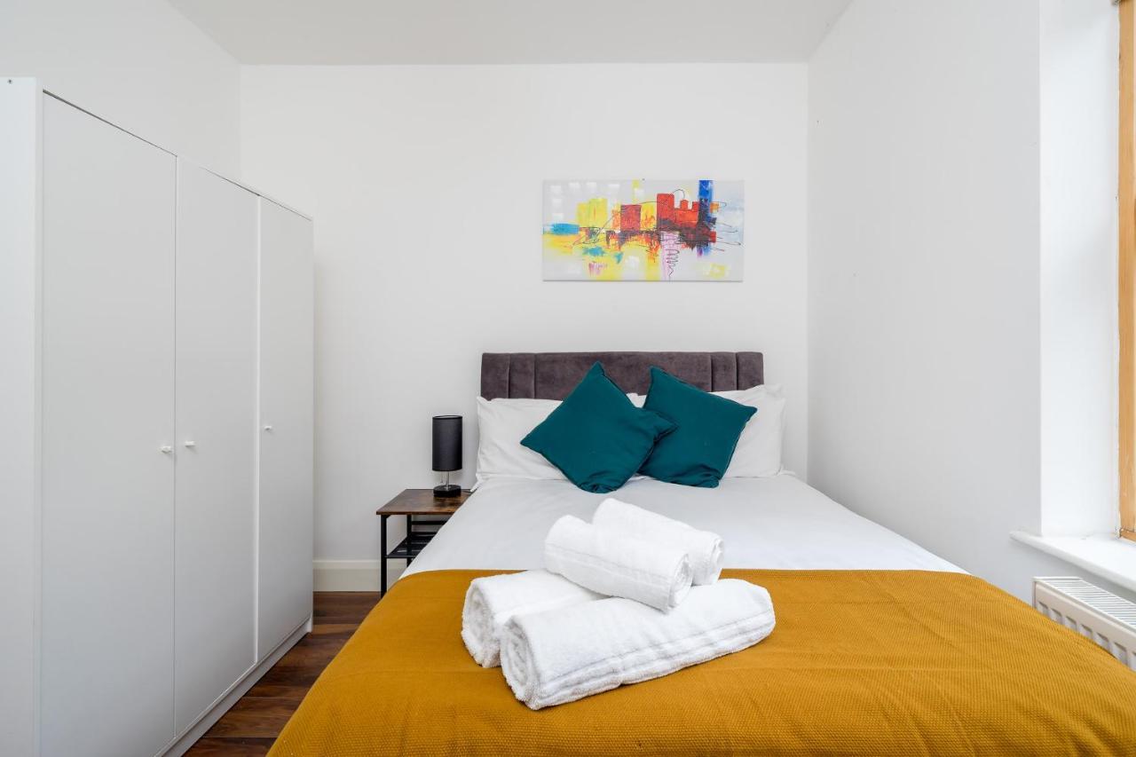 Apartment Stylish Watford 2 Bedroom And Sofa Bed With Free Parking *