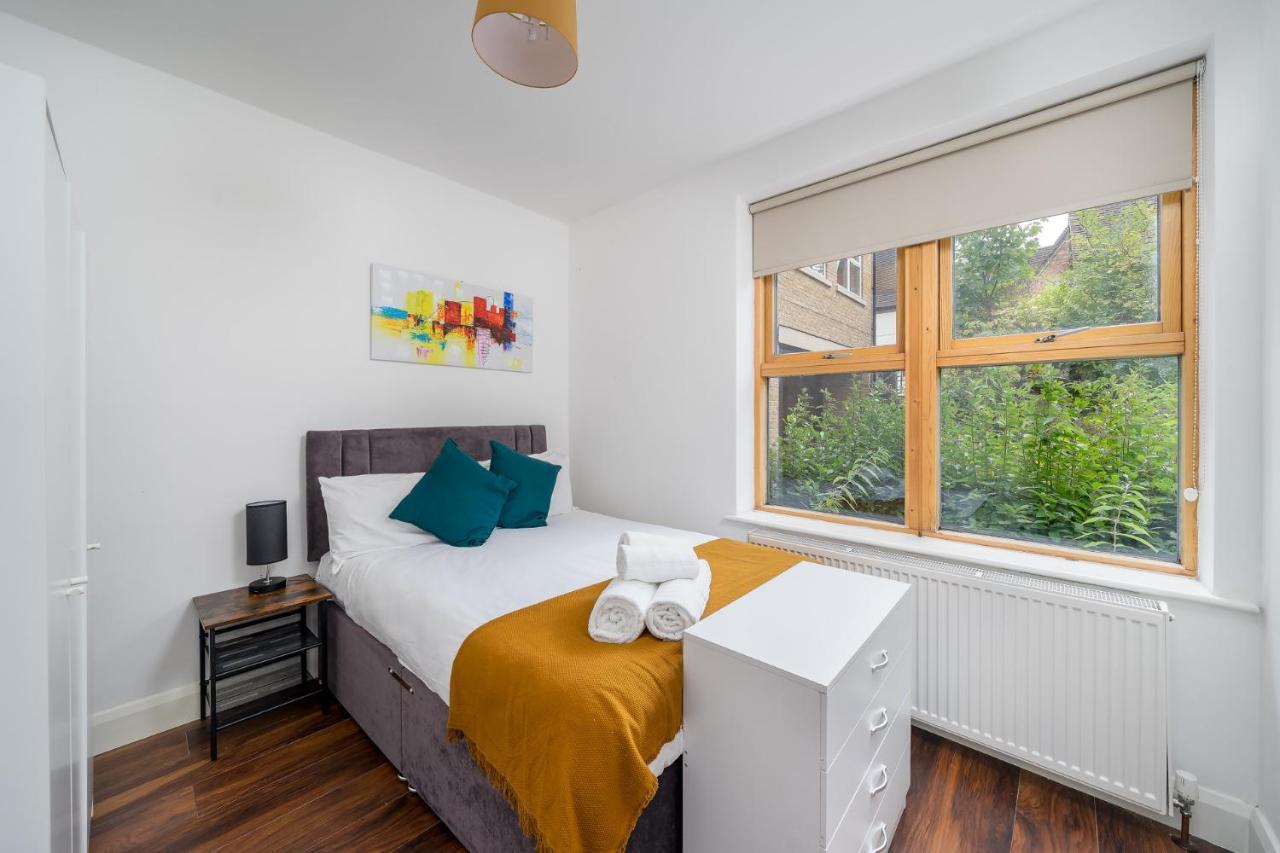 Apartment Stylish Watford 2 Bedroom And Sofa Bed With Free Parking