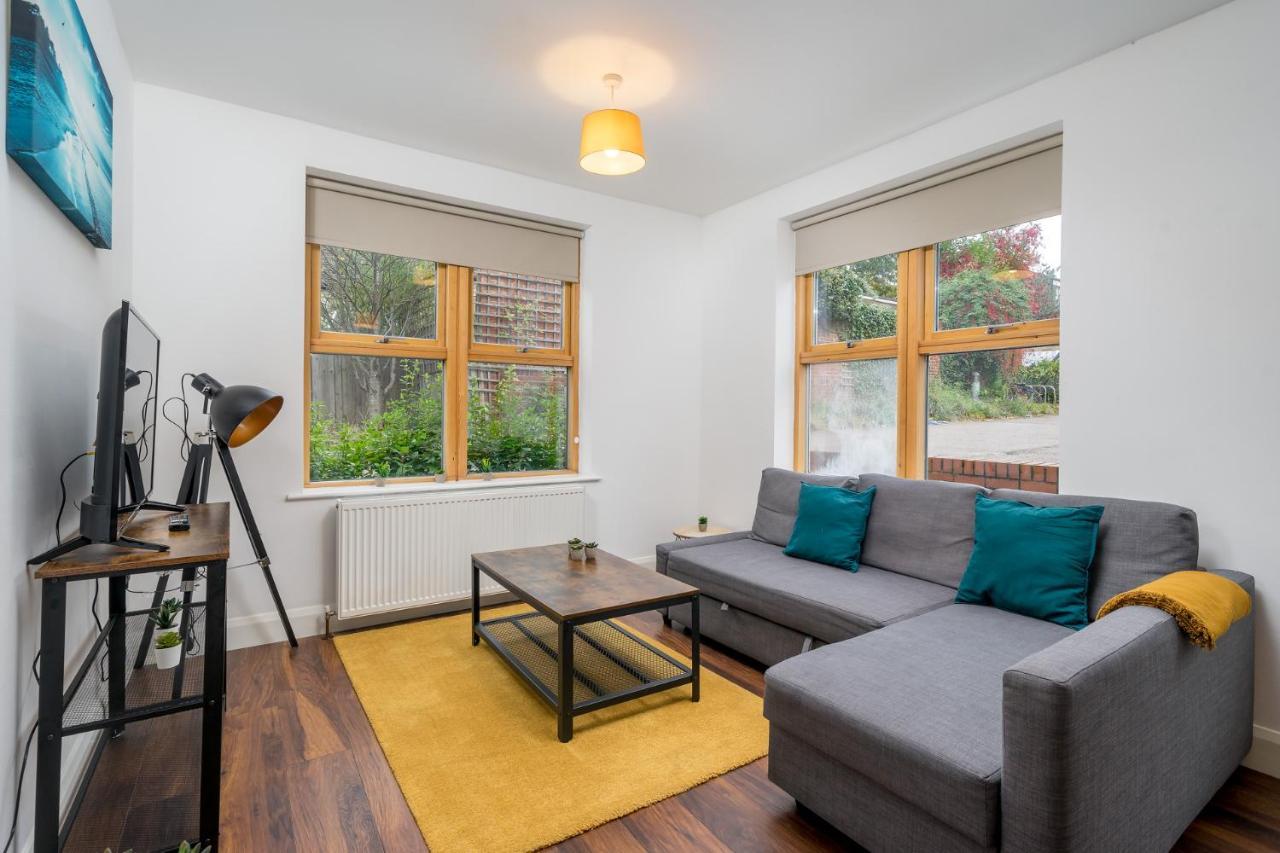 Apartment Stylish Watford 2 Bedroom And Sofa Bed With Free Parking *